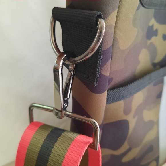 Haute Shore Blake Soho Neoprene Camo Crossbody Bag Purse Green Adjustable Straps - Picture 8 of 14